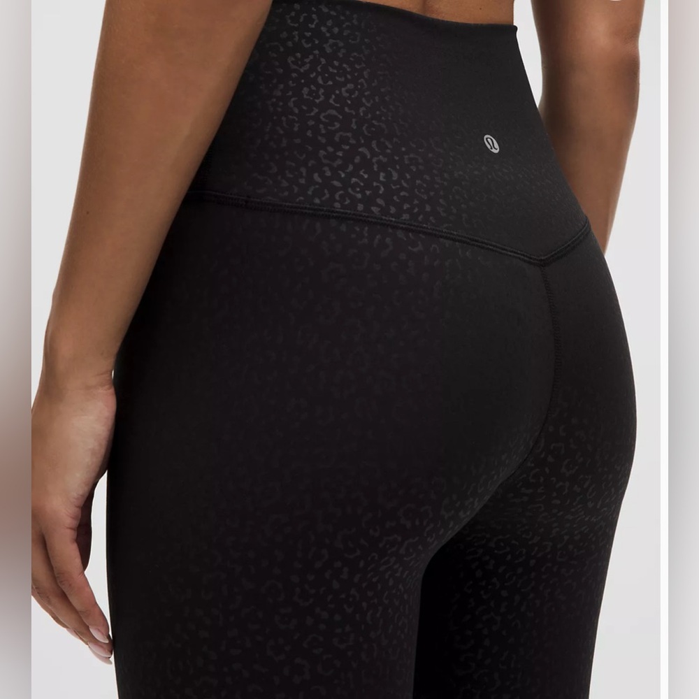NWT Limited Lululemon 4 Align High Rise Leggings 28"
Leopard Daisy Emboss Black